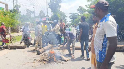 বাগেরহাটে চারটি সংসদীয় আসন বহালের দাবিতে শান্তিপূর্ণভাবে হরতাল পালন